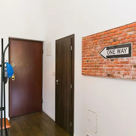 Apartment Industrial Style 2 Bedroom Apt 3 Min From The Beach! *