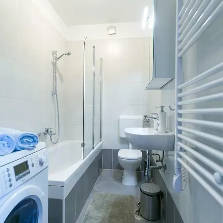 Industrial Style 2 Bedroom Apt 3 Min From The Beach! * Porec